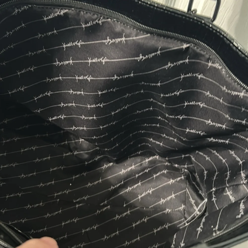 Kendall & Kylie Glossy Black Tote - Picture 3 of 6